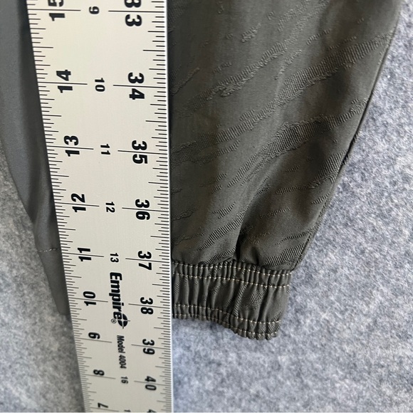 ATHLETA Brooklyn Textured Jogger Olive Grey Athleisure Activewear Size 6 - Picture 11 of 15